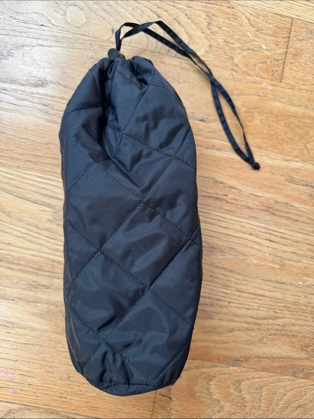 Travelsmith black insulated, quilted wine bag